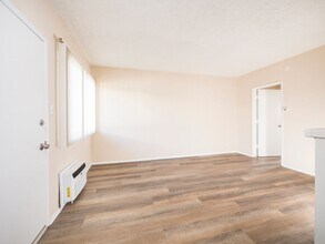 1645 N. Winona Blvd in Los Angeles, CA - Building Photo - Interior Photo