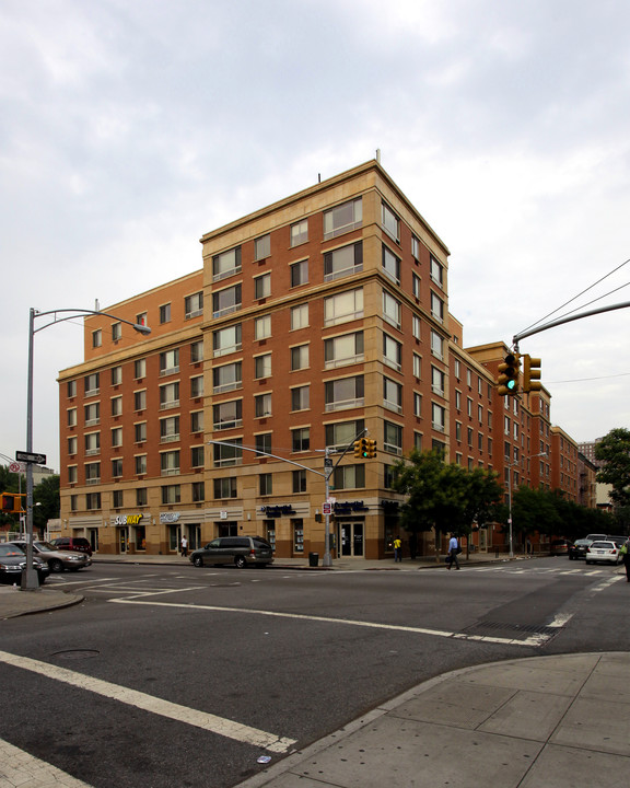 Larkspur Plaza in New York, NY - Building Photo