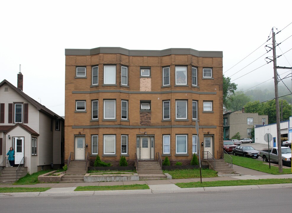 1901 W 1st St in Duluth, MN - Building Photo