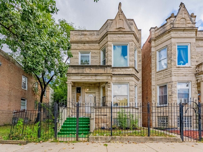 property at 1311 S Avers Ave