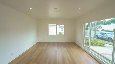 3029 Pacific Ave in Long Beach, CA - Building Photo - Interior Photo