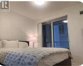 250 Wellington St W in Toronto, ON - Building Photo - Building Photo