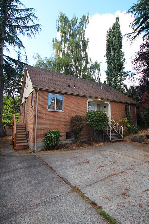5733 25th Ave NE in Seattle, WA - Building Photo