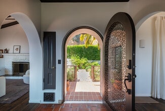 2880 Durand Dr in Los Angeles, CA - Building Photo - Building Photo