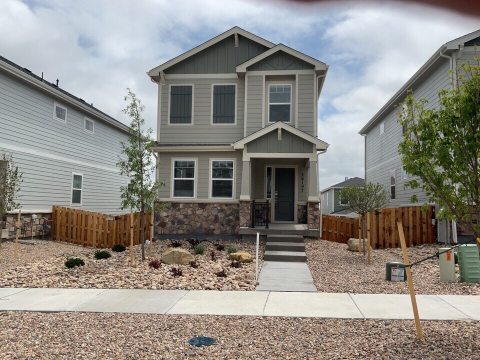 26197 E Calhoun Pl in Aurora, CO - Building Photo
