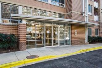 Potomac Place Condominiums in Washington, DC - Building Photo - Building Photo