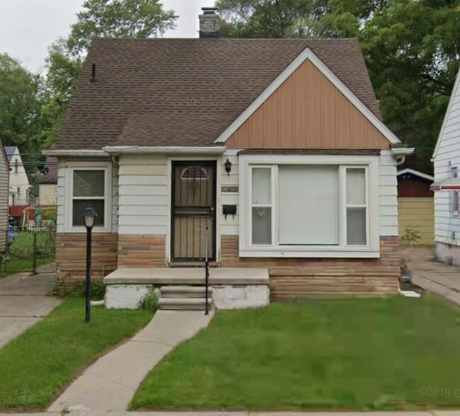 property at 18631 Shiawassee Dr