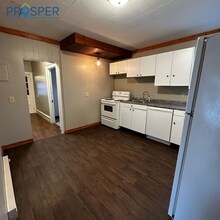 647 Woodward Ave-Unit -WO647.5 in Chippewa Falls, WI - Building Photo - Building Photo