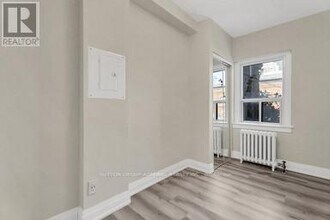 166 Eastbourne Ave in Toronto, ON - Building Photo - Building Photo