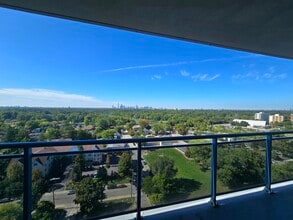 Credit Village Square in Mississauga, ON - Building Photo - Building Photo