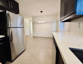 177 Douglas St, Unit #1 in Los Angeles, CA - Foto de edificio - Building Photo