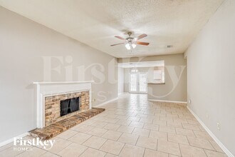 17914 Holly Forest Dr in Houston, TX - Building Photo - Building Photo