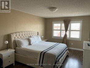 19866 Leslie St in East Gwillimbury, ON - Building Photo - Building Photo