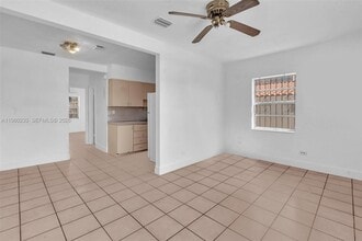 2835 SW 24th St in Miami, FL - Building Photo - Building Photo