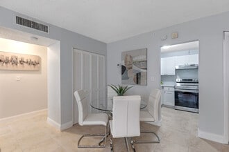 Amberstone Apartments in Pompano Beach, FL - Building Photo - Building Photo
