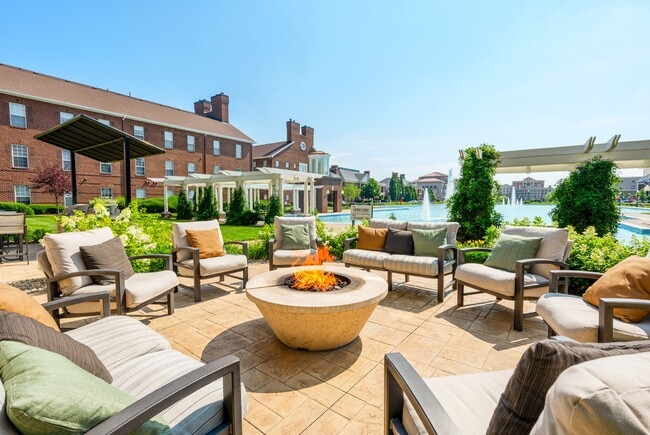 Carmel Center in Carmel, IN - Foto de edificio - Building Photo