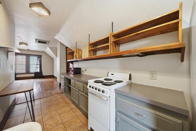 1345 E St in Lincoln, NE - Building Photo - Building Photo