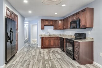 1732 1st St NW, Unit Apt B in Washington, DC - Building Photo - Building Photo