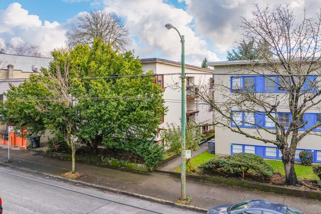 3528 4th Av W