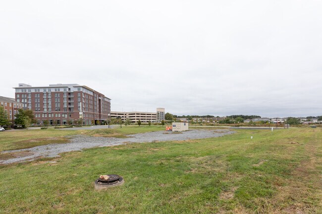 MetroWest Square in Oakton, VA - Building Photo - Building Photo