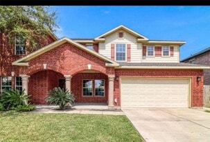 10 Sweet Ln in Edinburg, TX - Building Photo