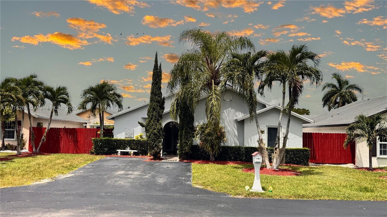 24980 SW 127th Ct in Homestead, FL - Building Photo