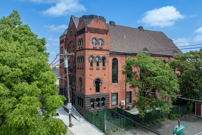 Darna Lofts in Philadelphia, PA - Foto de edificio - Building Photo