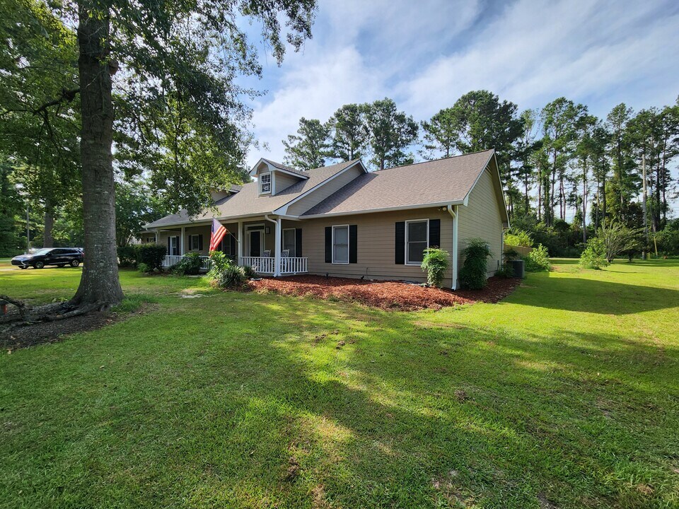 4901 Meadowood Cir in Hahira, GA - Building Photo