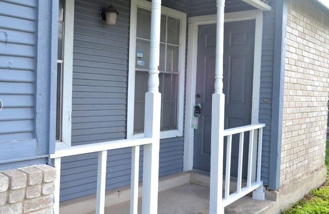 8911 Fall River Dr in San Antonio, TX - Building Photo - Building Photo