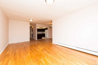 135-32 82nd Ave-Unit -3 in Queens, NY - Foto de edificio - Building Photo