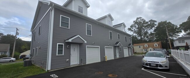 409 Woodmont Ave in Bridgeport, CT - Building Photo - Building Photo