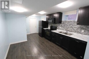 4820 Yorkshire Ave in Mississauga, ON - Building Photo