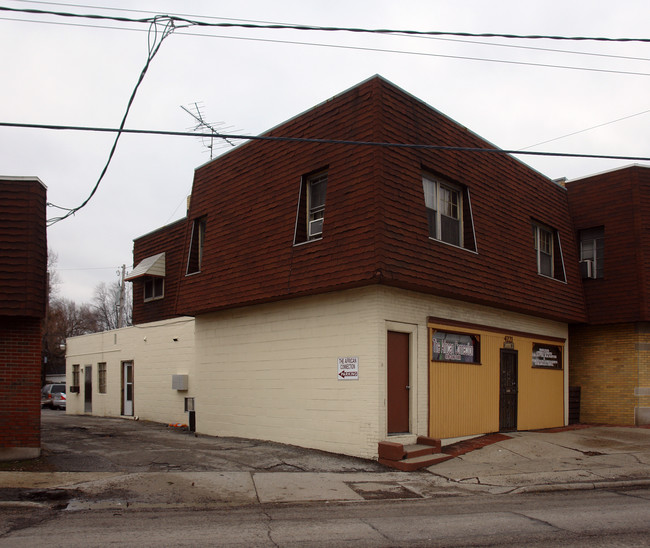 4221-4225 Monroe St in Toledo, OH - Building Photo - Building Photo