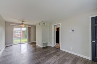 11270 Liana Ln in St. Ann, MO - Building Photo - Building Photo