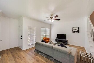 2352 Calendar Ct in Grand Prairie, TX - Building Photo - Building Photo