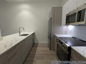 1079 Commonwealth Ave in Boston, MA - Building Photo - Building Photo
