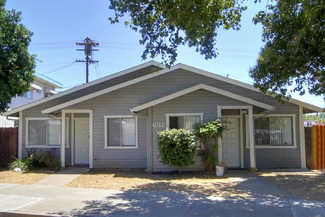 632 Redwood Ave in Sacramento, CA - Building Photo - Building Photo