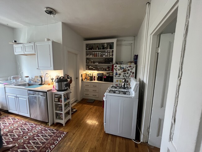 150 5th St, Unit 2 in Cambridge, MA - Building Photo - Building Photo