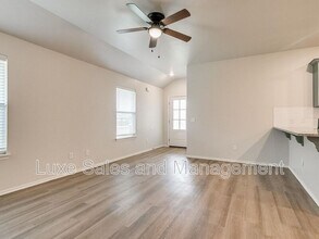8011 NW 105th Terrace in Oklahoma City, OK - Building Photo - Building Photo