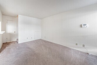 6633 W Airport Blvd in Houston, TX - Building Photo - Building Photo