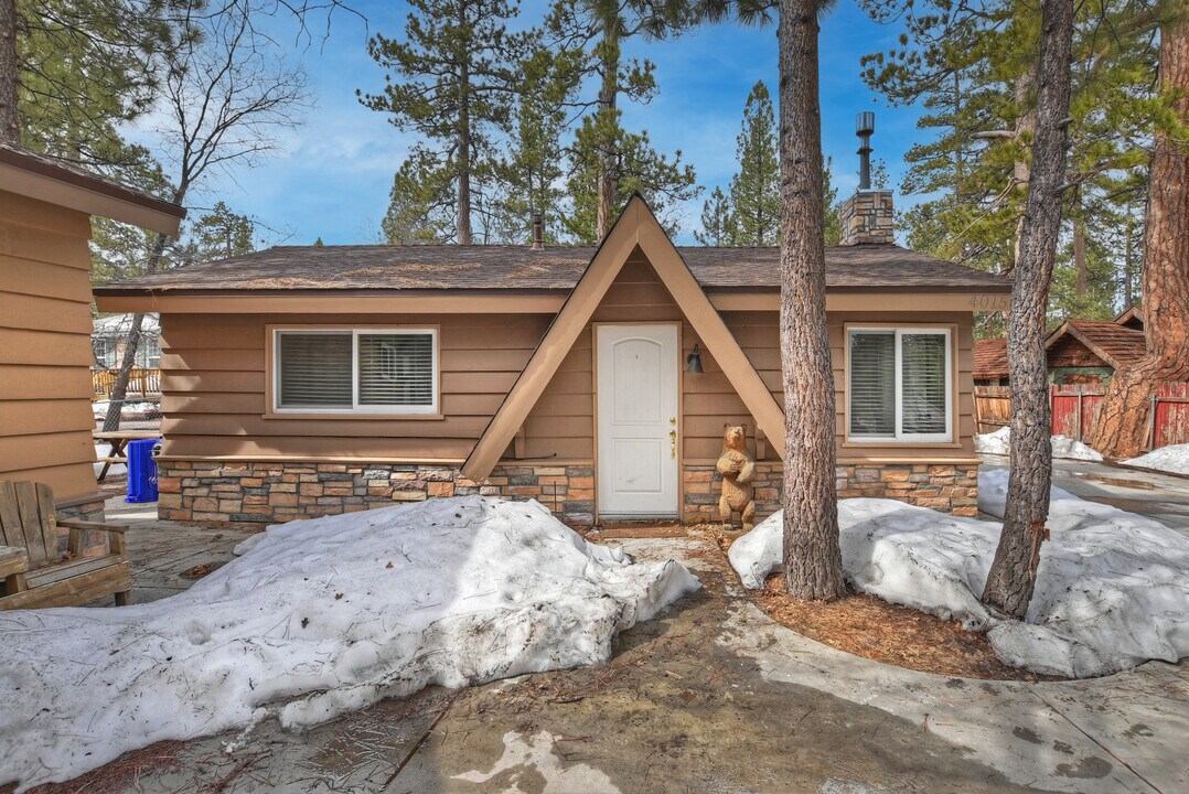 40157 Highland Rd in Big Bear Lake, CA - Foto de edificio