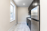 106 Glenwood Ave in Jersey City, NJ - Building Photo - Interior Photo