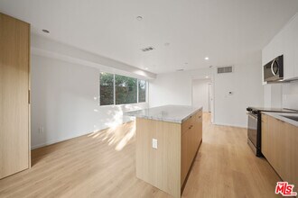 1411 N Hudson Ave-Unit -1/3 in Los Angeles, CA - Foto de edificio - Building Photo