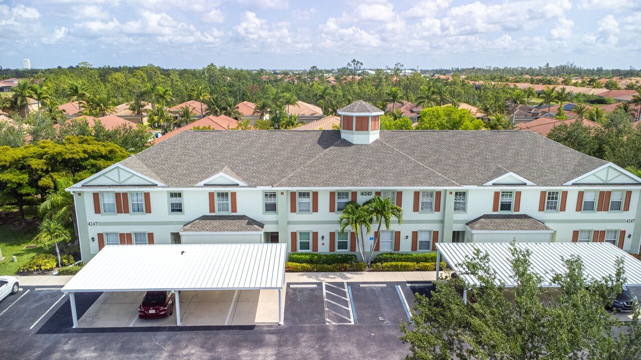 4247 Liron Ave in Ft. Myers, FL - Building Photo