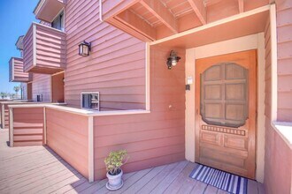 733 Seacoast Dr in Imperial Beach, CA - Building Photo - Building Photo