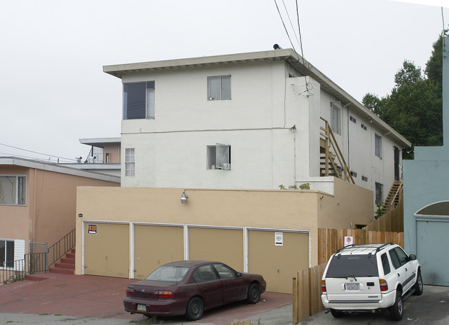 2717 23rd Ave in Oakland, CA - Building Photo - Building Photo