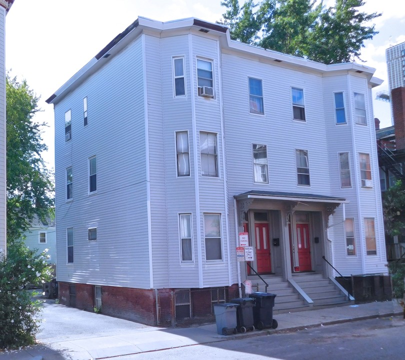 210 Green St in Cambridge, MA - Building Photo