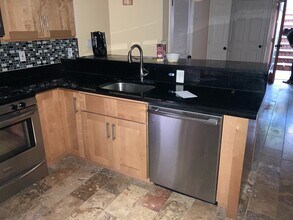 218 9th St SE, Unit Basement in Washington, DC - Foto de edificio - Building Photo