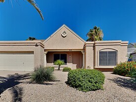 818 E Piute Ave in Phoenix, AZ - Building Photo