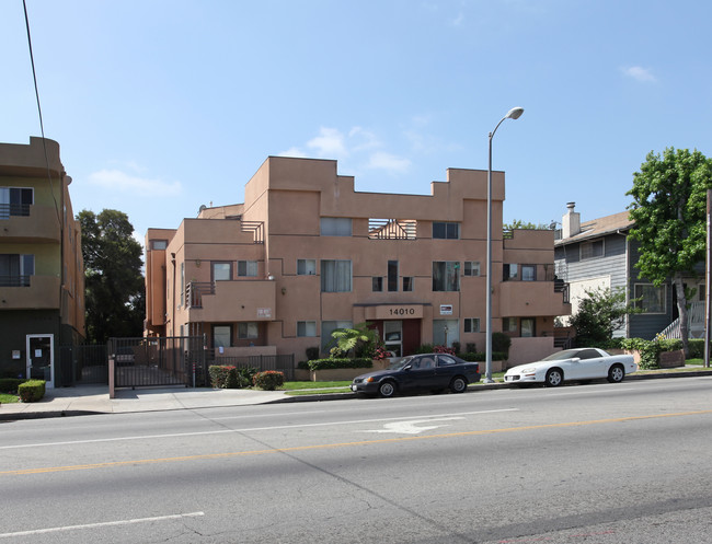 Vanowen Lofts in Van Nuys, CA - Building Photo - Building Photo